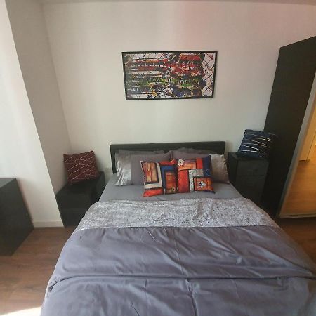 Double Room With Shared Bathroom Лондон Екстериор снимка
