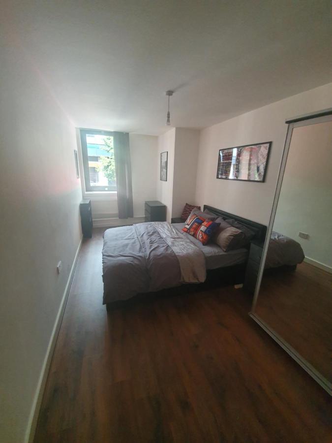 Double Room With Shared Bathroom Лондон Екстериор снимка