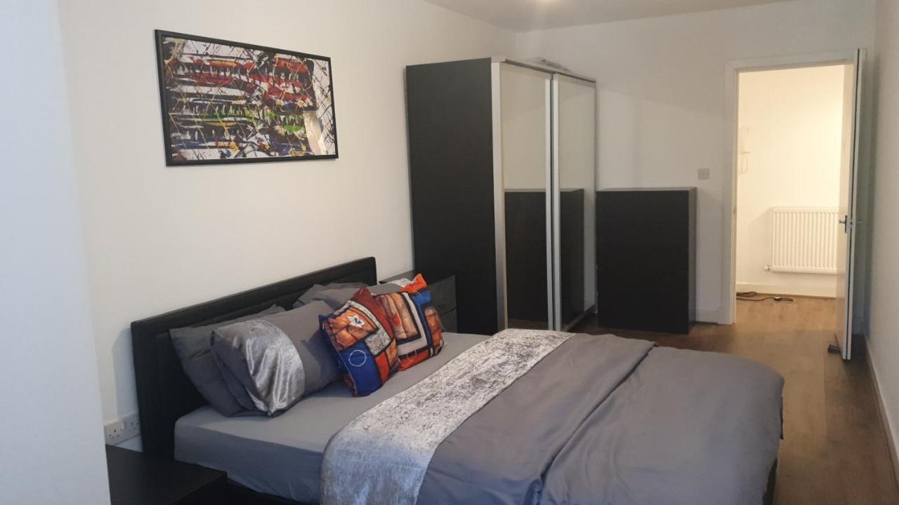 Double Room With Shared Bathroom Лондон Екстериор снимка